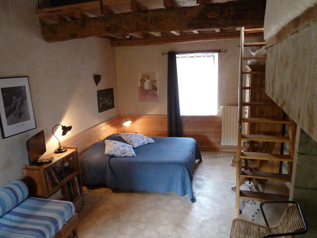Bed and Breakfast Le Vieux Velo Chaptuzat Exterior foto