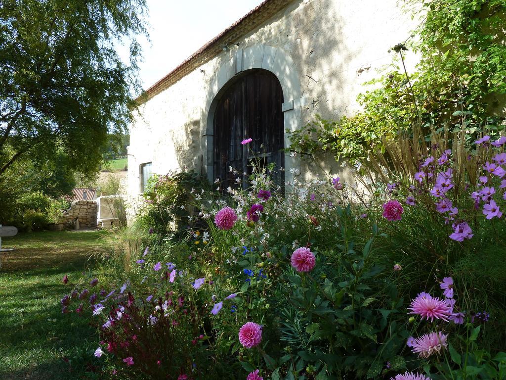 Bed and Breakfast Le Vieux Velo Chaptuzat Exterior foto
