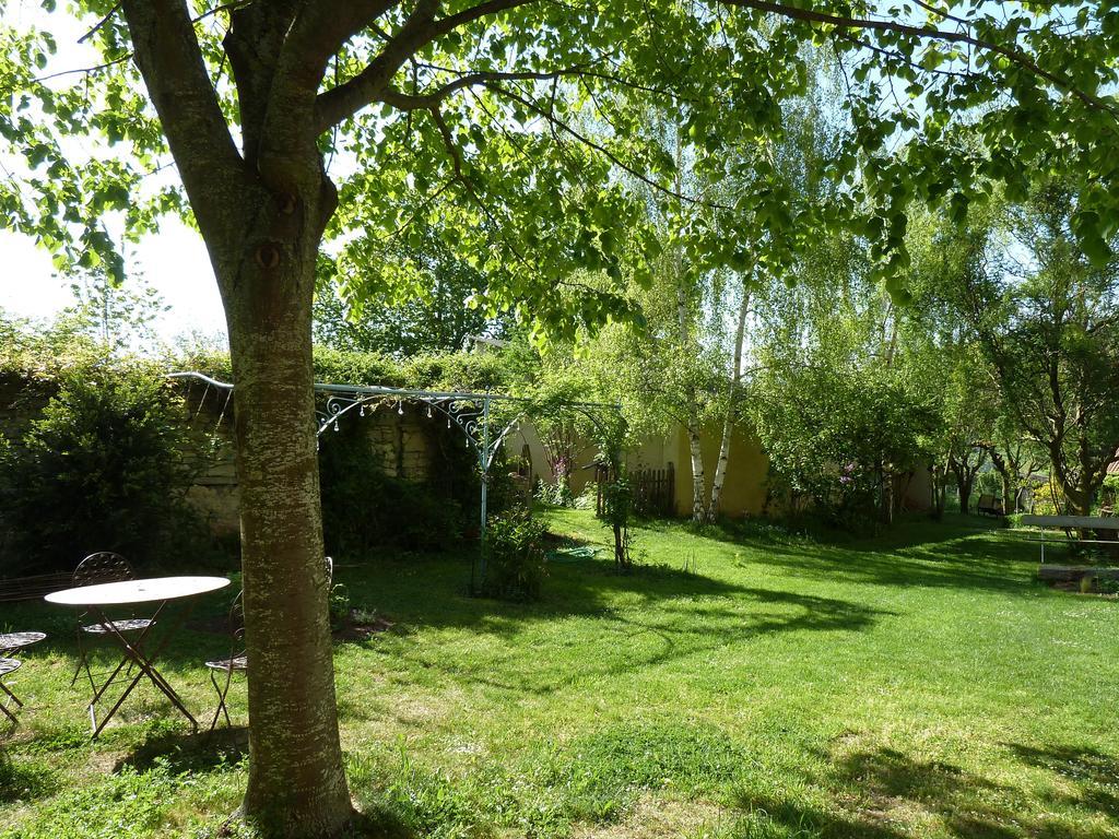 Bed and Breakfast Le Vieux Velo Chaptuzat Exterior foto