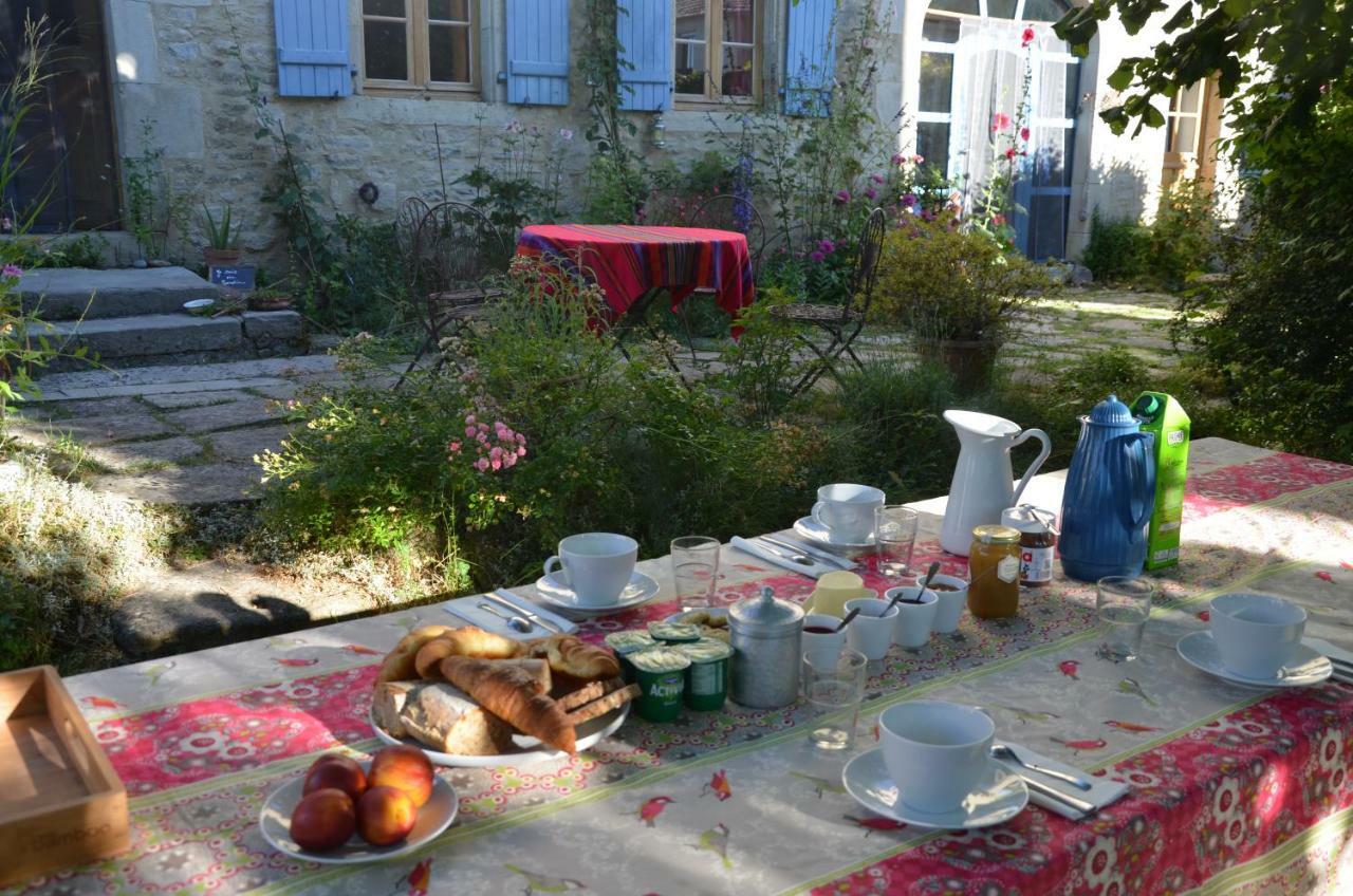 Bed and Breakfast Le Vieux Velo Chaptuzat Exterior foto