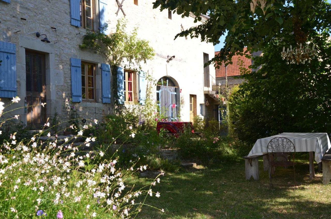 Bed and Breakfast Le Vieux Velo Chaptuzat Exterior foto