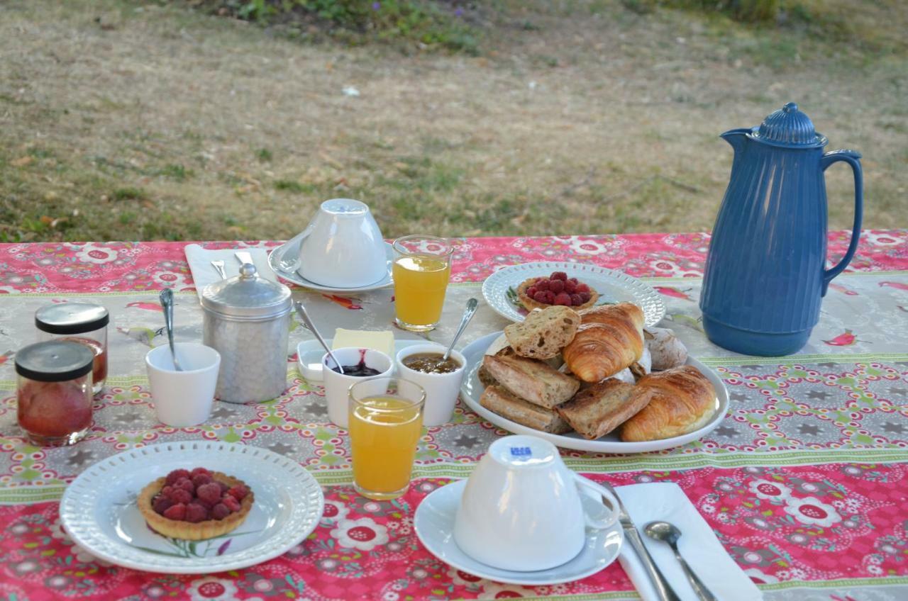 Bed and Breakfast Le Vieux Velo Chaptuzat Exterior foto