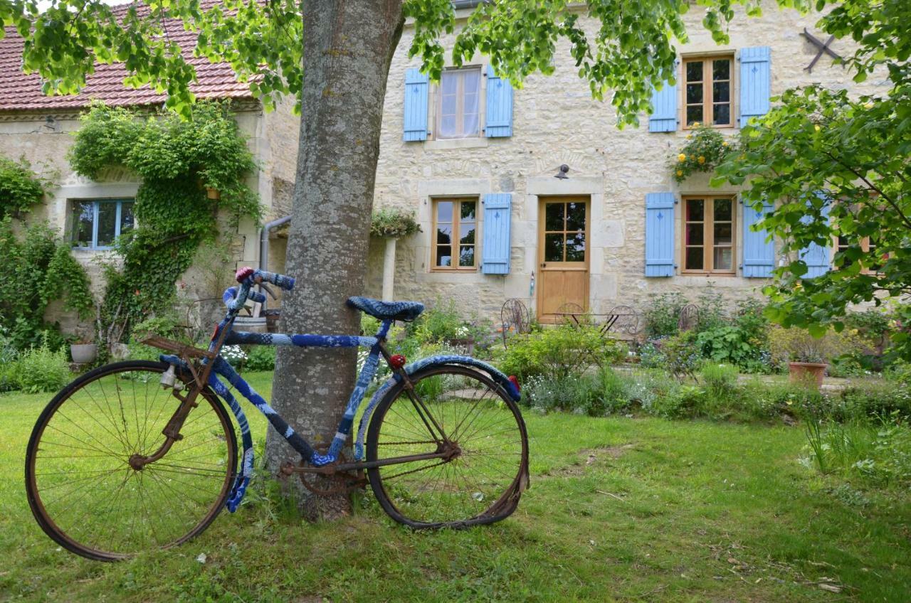 Bed and Breakfast Le Vieux Velo Chaptuzat Exterior foto