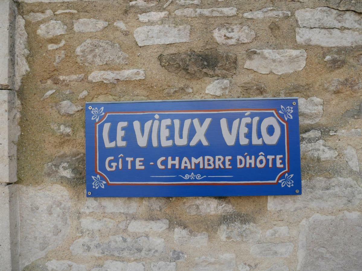 Bed and Breakfast Le Vieux Velo Chaptuzat Exterior foto